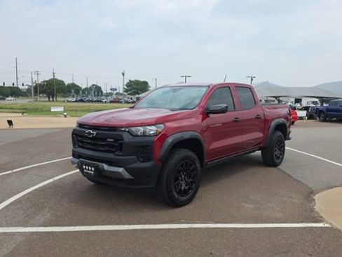 Used 2025 Chevrolet Colorado Trail Boss AWD/4WD image 2