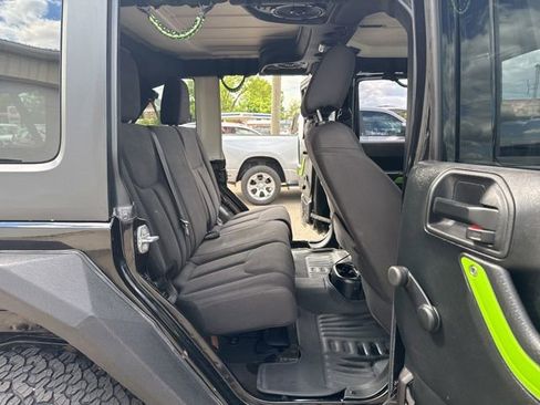 Used 2017 Jeep Wrangler Unlimited Sport w/ Connectivity Group AWD/4WD image 12