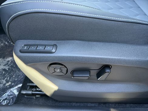 New 2026 Volkswagen Tiguan SEL R-Line image 9