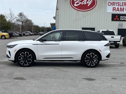 New 2026 Lincoln Nautilus Reserve image 2