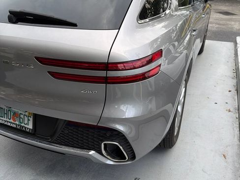 Used 2022 Genesis GV70 2.5T AWD/4WD image 4