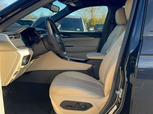 Used 2023 Jeep Grand Cherokee Limited image 14