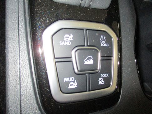 New 2026 Nissan Frontier SV w/ All-Weather Content Package image 27