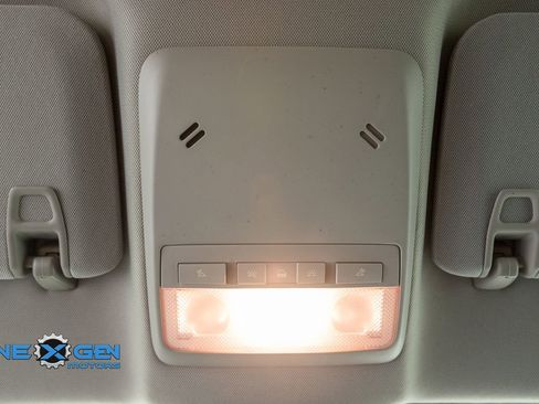 Used 2019 Chevrolet Trax LT w/ LT Convenience Package FWD image 22