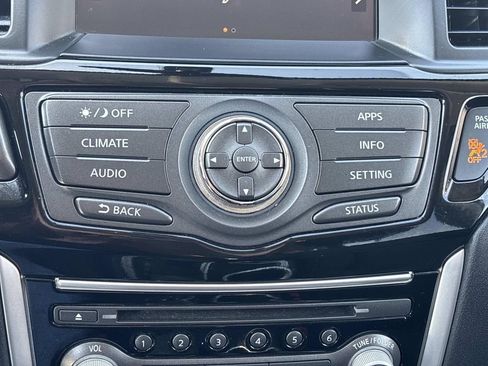 Used 2020 Nissan Pathfinder S image 20