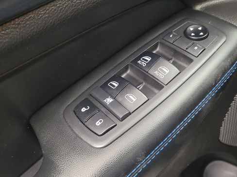 Used 2019 Jeep Grand Cherokee Laredo image 27