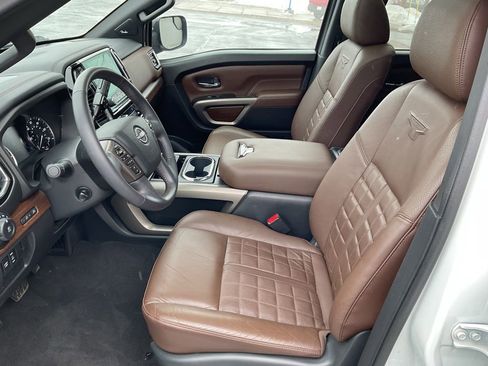 Used 2024 Nissan Titan Platinum Reserve w/ Moonroof Package AWD/4WD image 10