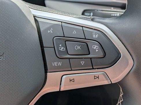 Used 2025 Volkswagen Taos SE image 19