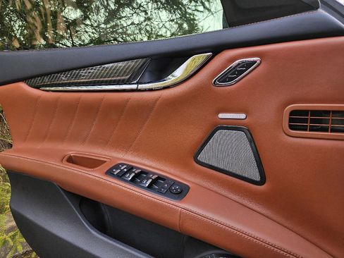 Used 2019 Maserati Quattroporte GTS GranLusso image 26