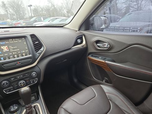 Used 2015 Jeep Cherokee Trailhawk w/ Comfort/Convenience Group image 16