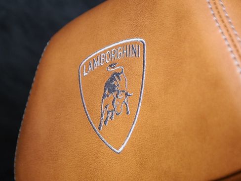 Used 2019 Lamborghini Urus image 46