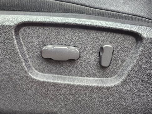 Used 2014 Chevrolet Captiva Sport LT w/ Convenience Package image 29