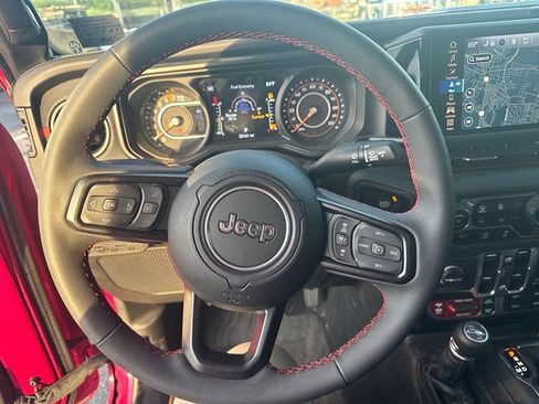 Used 2024 Jeep Gladiator Rubicon w/ Technology Group AWD/4WD image 14