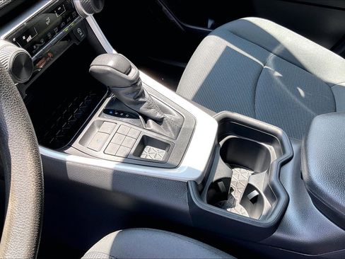 Used 2021 Toyota RAV4 LE image 14