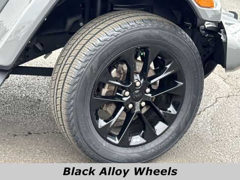 Used 2022 Jeep Gladiator Overland image 14