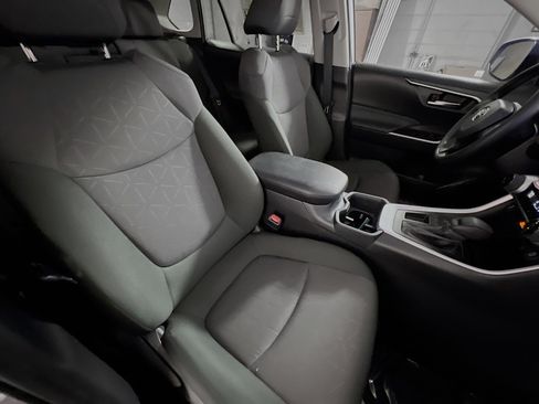 Used 2025 Toyota RAV4 XLE image 31