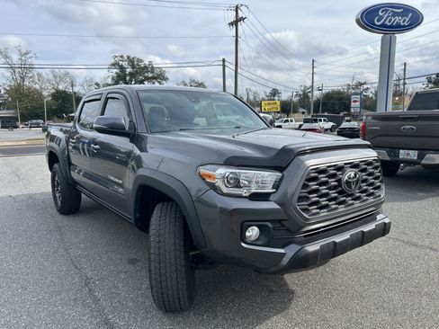 Used 2022 Toyota Tacoma TRD Off-Road image 1