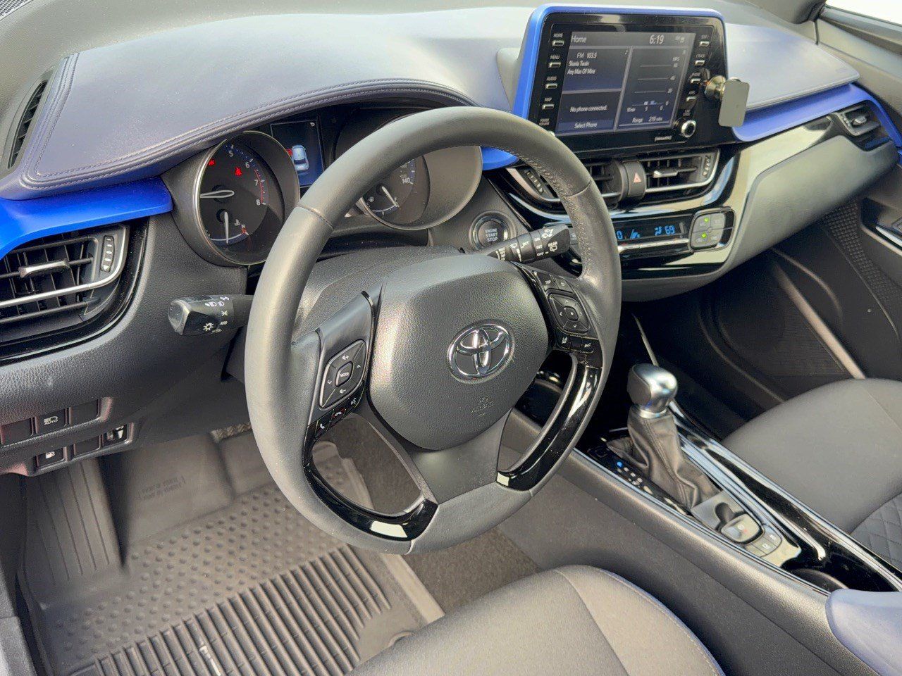 Used 2022 Toyota C-HR XLE FWD image 4