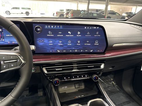 New 2026 Chevrolet Traverse Z71 w/ Driver Confidence Package image 12