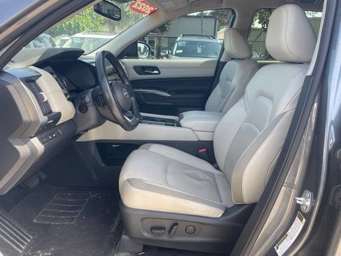 Certified 2022 Nissan Pathfinder SL w/ SL Black Package AWD/4WD image 5
