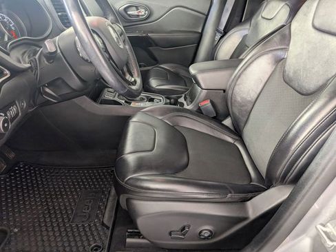 Used 2020 Jeep Cherokee Latitude Plus image 12