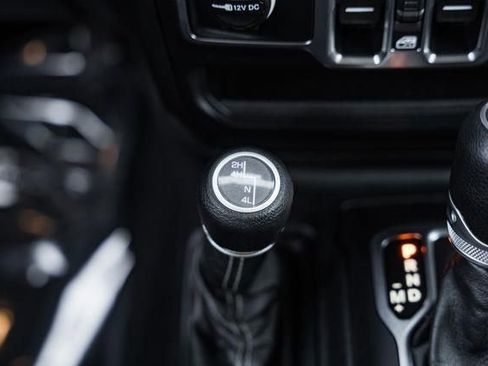 Used 2020 Jeep Gladiator Overland w/ Cold Weather Group image 27