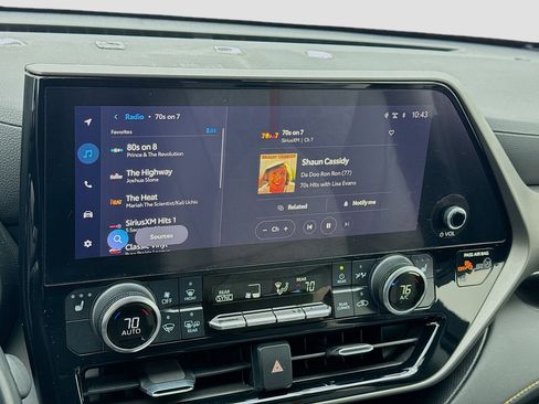 Used 2023 Toyota Highlander Bronze Edition image 11