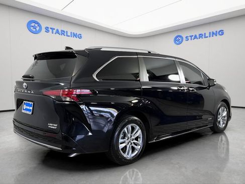 Used 2021 Toyota Sienna Limited FWD image 10