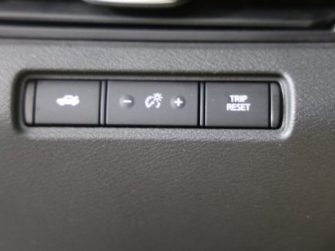 Used 2024 Nissan Altima 2.5 SV image 23