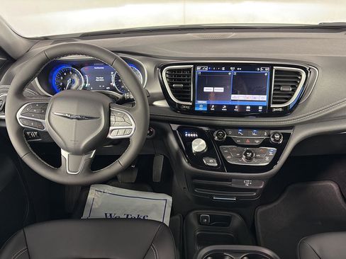 New 2026 Chrysler Pacifica Select image 8