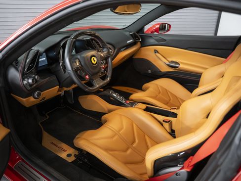 Used 2018 Ferrari 488 GTB RWD image 26