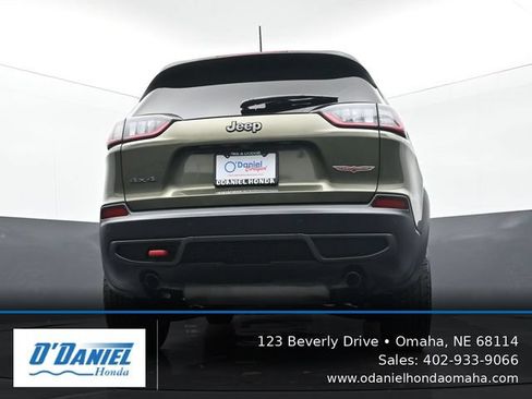 Used 2020 Jeep Cherokee Trailhawk w/ Cold Weather Group AWD/4WD image 11