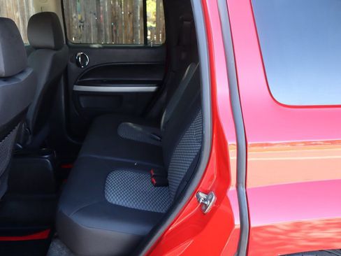 Used 2011 Chevrolet HHR LS image 20