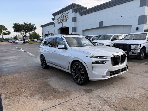 Used 2024 BMW X7 xDrive40i AWD/4WD image 2