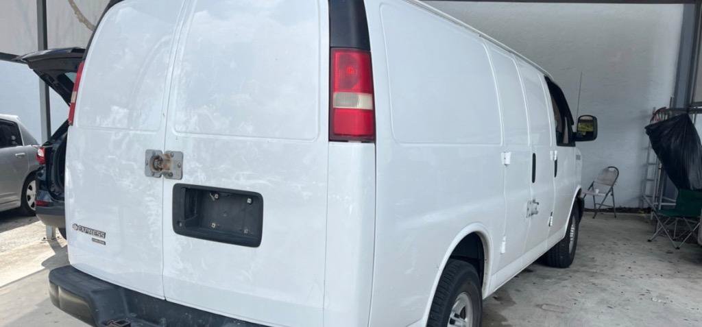 Used 2016 Chevrolet Express 2500 RWD image 3
