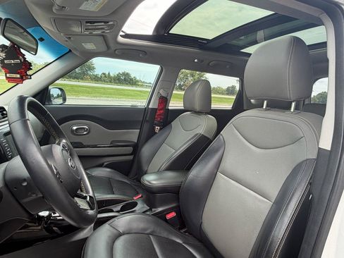 Used 2016 Kia Soul + w/ Primo Package FWD image 8