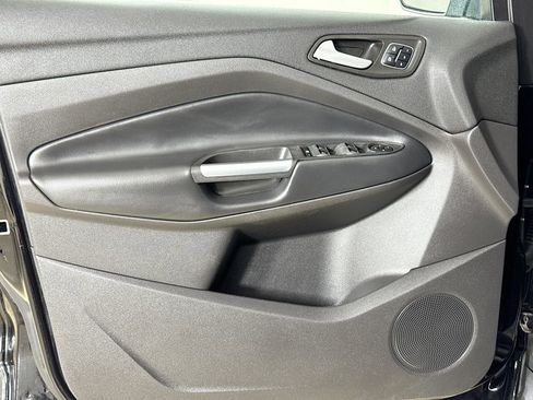 Used 2019 Ford Escape Titanium image 9