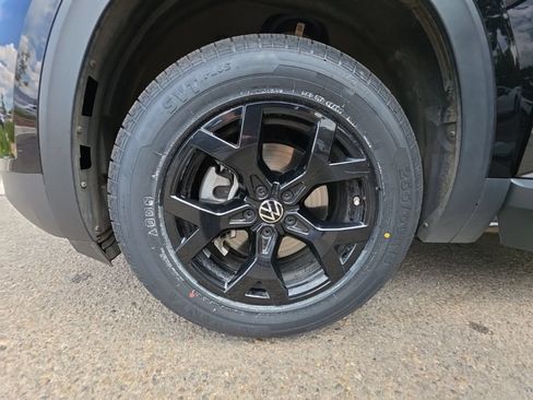 Used 2024 Volkswagen Atlas Peak Edition SE AWD/4WD image 26