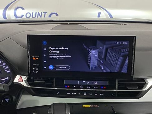 Used 2025 Toyota Sienna XLE FWD image 17