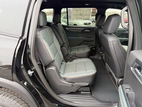 New 2026 GMC Acadia AT4 w/ Luxury Package AWD/4WD image 17