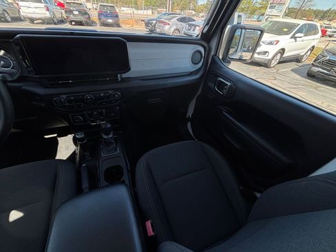 Used 2025 Jeep Wrangler Sport S image 34