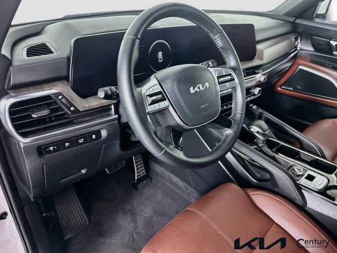 Certified 2025 Kia Telluride SX w/ SX Captain's Chair Package FWD image 9