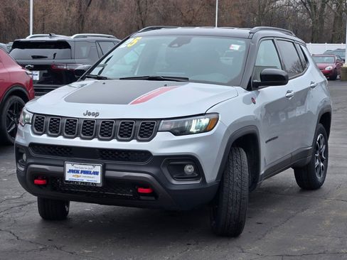 Used 2025 Jeep Compass Trailhawk image 5