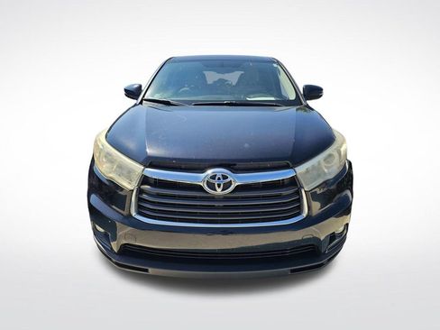 Used 2016 Toyota Highlander Plus FWD image 3