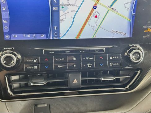 Used 2020 Toyota Highlander Limited AWD/4WD image 23