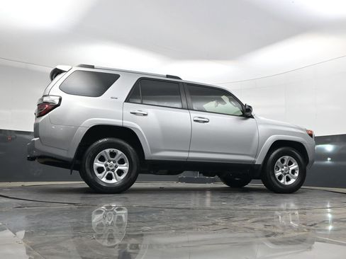 Used 2022 Toyota 4Runner SR5 Premium w/ Moonroof Package RWD image 43