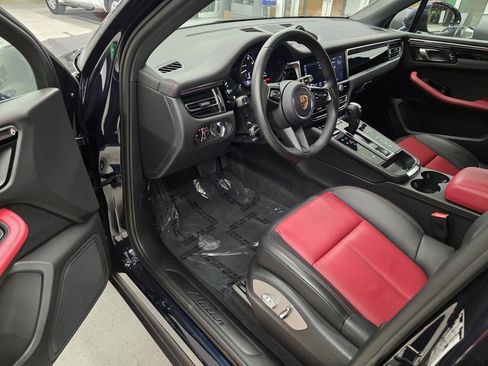 Used 2023 Porsche Macan image 16