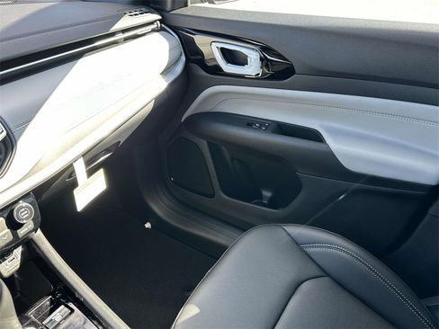 New 2026 Jeep Compass Limited image 17