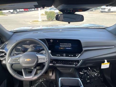 New 2026 Chevrolet Equinox LT FWD image 18