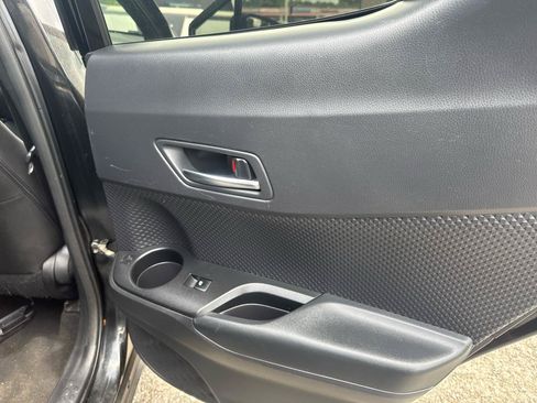 Used 2019 Toyota C-HR XLE FWD image 21